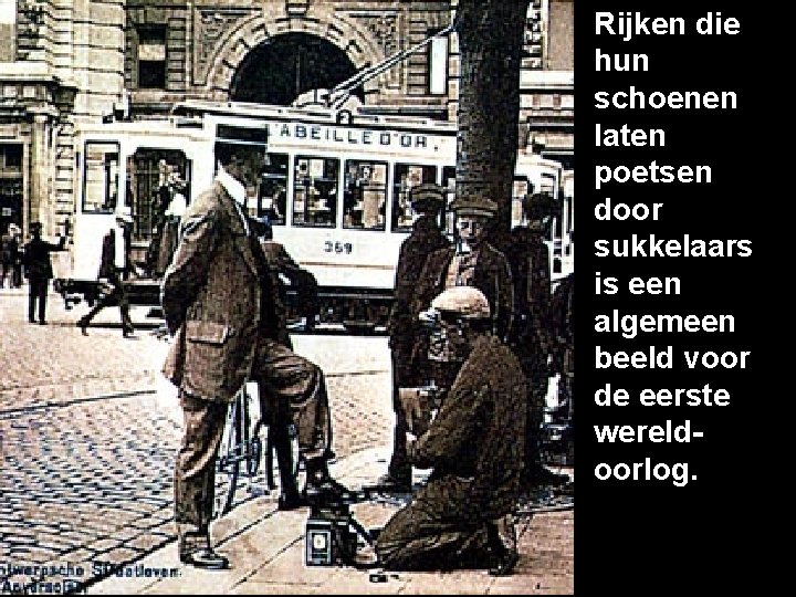 Rijken die hun schoenen laten poetsen door sukkelaars is een algemeen beeld voor de