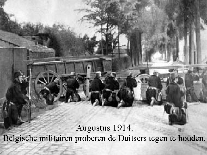 Augustus 1914. Belgische militairen proberen de Duitsers tegen te houden. 