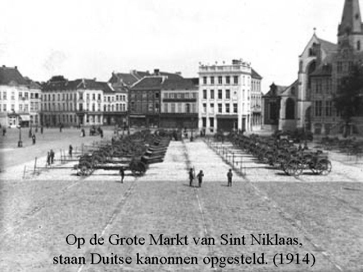 Op de Grote Markt van Sint Niklaas, staan Duitse kanonnen opgesteld. (1914) 