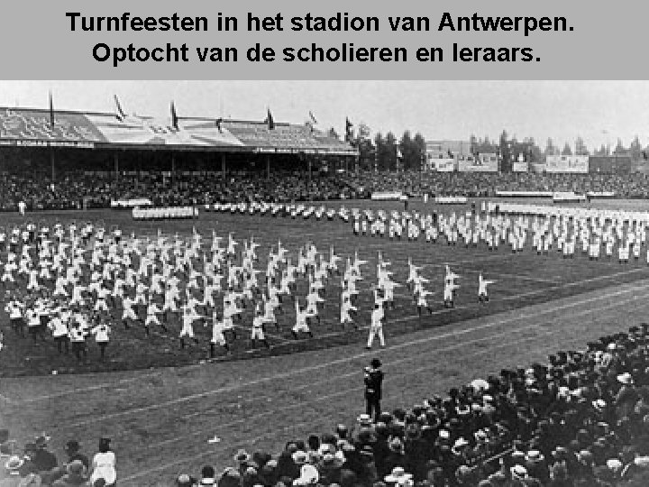 Turnfeesten in het stadion van Antwerpen. Optocht van de scholieren en leraars. 