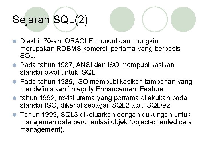 Sejarah SQL(2) l l l Diakhir 70 -an, ORACLE muncul dan mungkin merupakan RDBMS