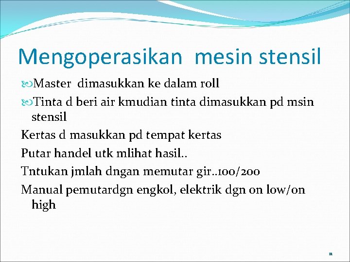 Mengoperasikan mesin stensil Master dimasukkan ke dalam roll Tinta d beri air kmudian tinta