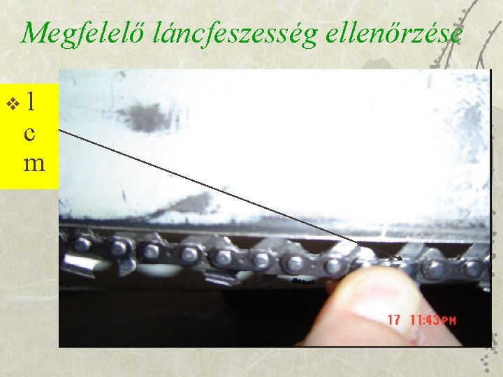 Megfelelő láncfeszesség ellenőrzése v 1 c m 