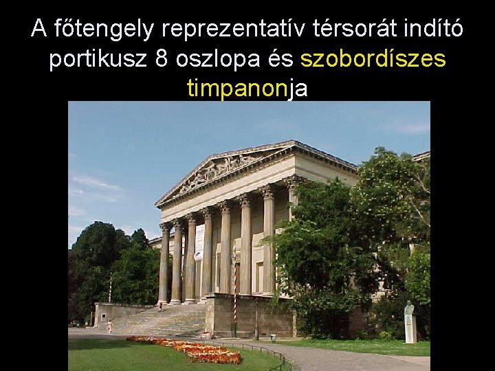 A főtengely reprezentatív térsorát indító portikusz 8 oszlopa és szobordíszes timpanonja 