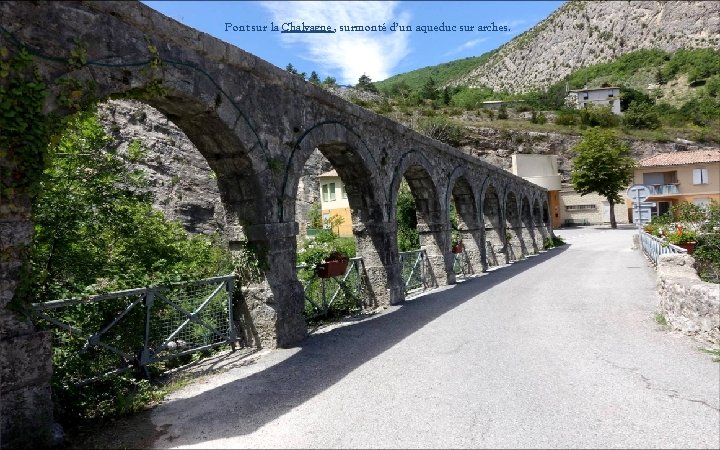 Pont sur la Chalvagne , surmonté d’un aqueduc sur arches. 