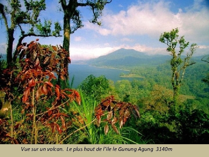 Vue sur un volcan. Le plus haut de l’ile le Gunung Agung 3140 m