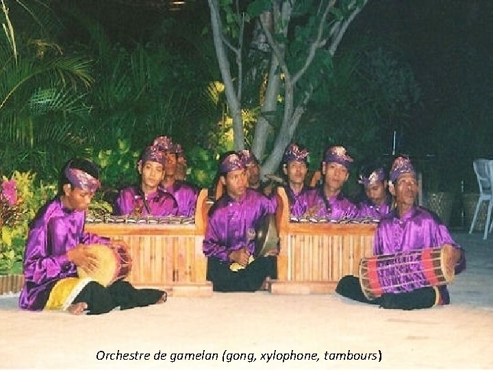 Orchestre de gamelan (gong, xylophone, tambours) 