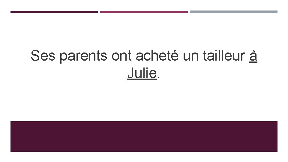 Ses parents ont acheté un tailleur à Julie. 