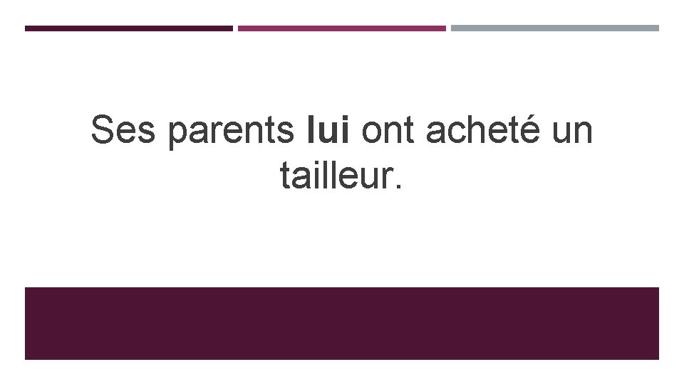 Ses parents lui ont acheté un tailleur. 