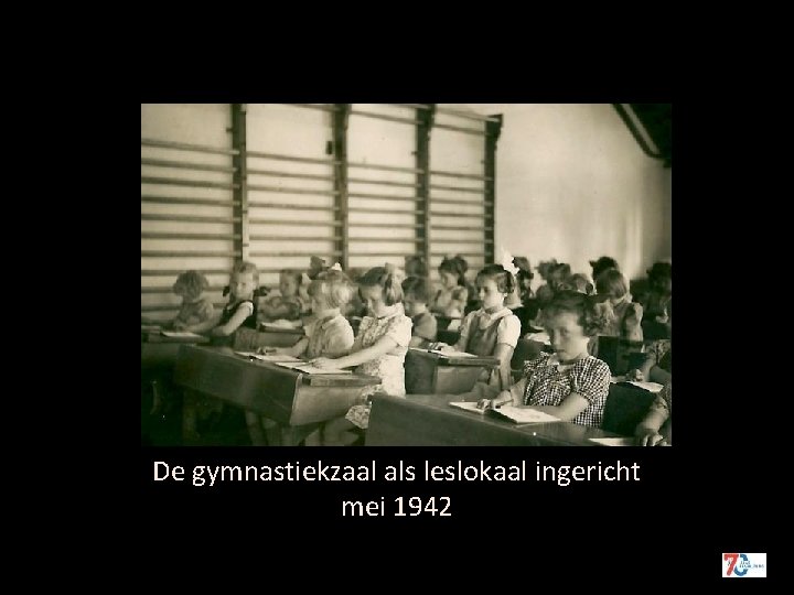 De gymnastiekzaal als leslokaal ingericht mei 1942 