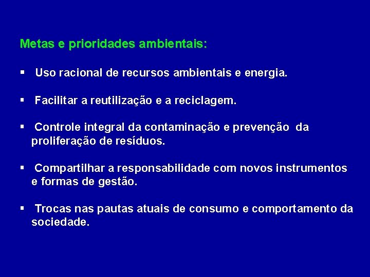 Metas e prioridades ambientais: § Uso racional de recursos ambientais e energia. § Facilitar