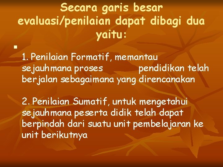 Secara garis besar evaluasi/penilaian dapat dibagi dua yaitu: n 1. Penilaian Formatif, memantau sejauhmana