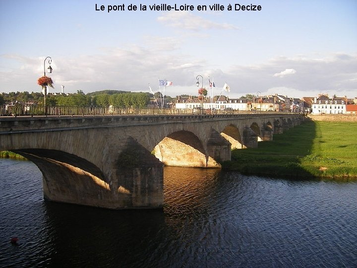 Le pont de la vieille-Loire en ville à Decize 