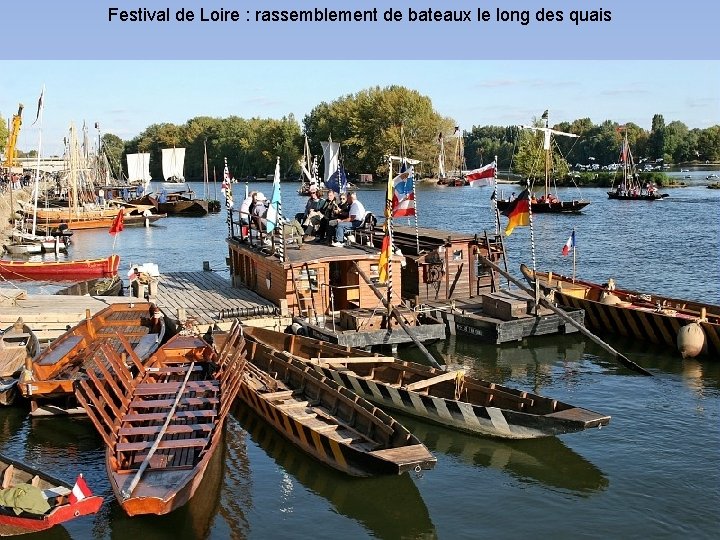 Festival de Loire : rassemblement de bateaux le long des quais 
