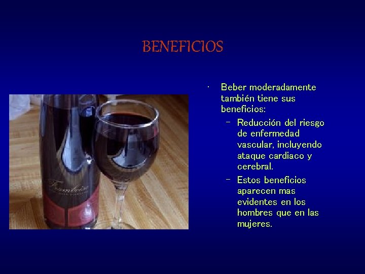 BENEFICIOS • Beber moderadamente también tiene sus beneficios: – Reducción del riesgo de enfermedad