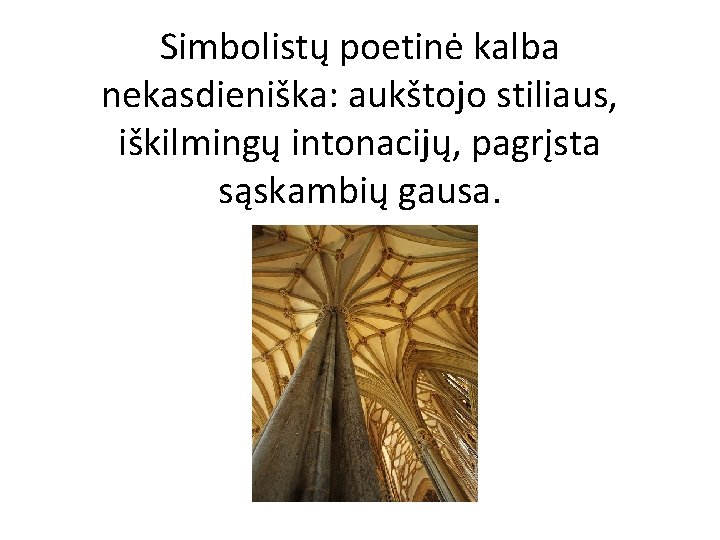 Simbolistų poetinė kalba nekasdieniška: aukštojo stiliaus, iškilmingų intonacijų, pagrįsta sąskambių gausa. 