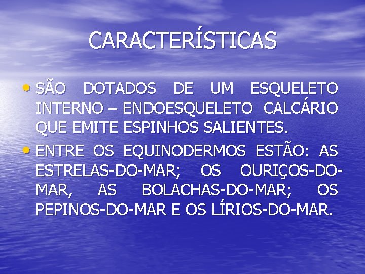 CARACTERÍSTICAS • SÃO DOTADOS DE UM ESQUELETO INTERNO – ENDOESQUELETO CALCÁRIO QUE EMITE ESPINHOS