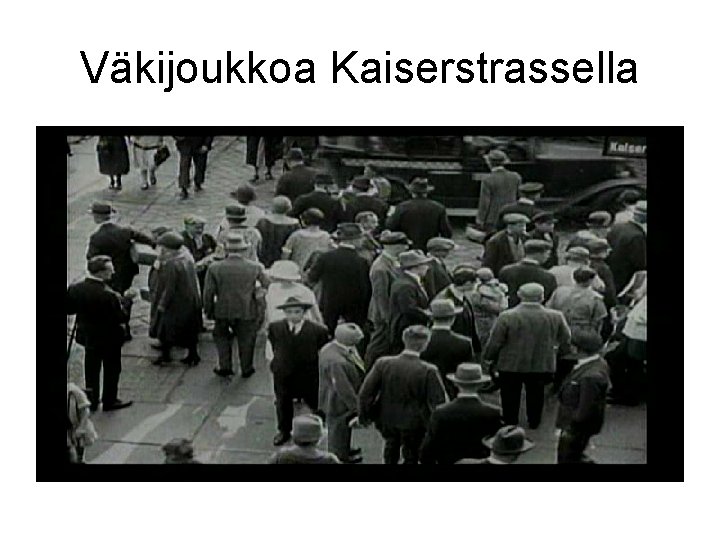 Väkijoukkoa Kaiserstrassella 