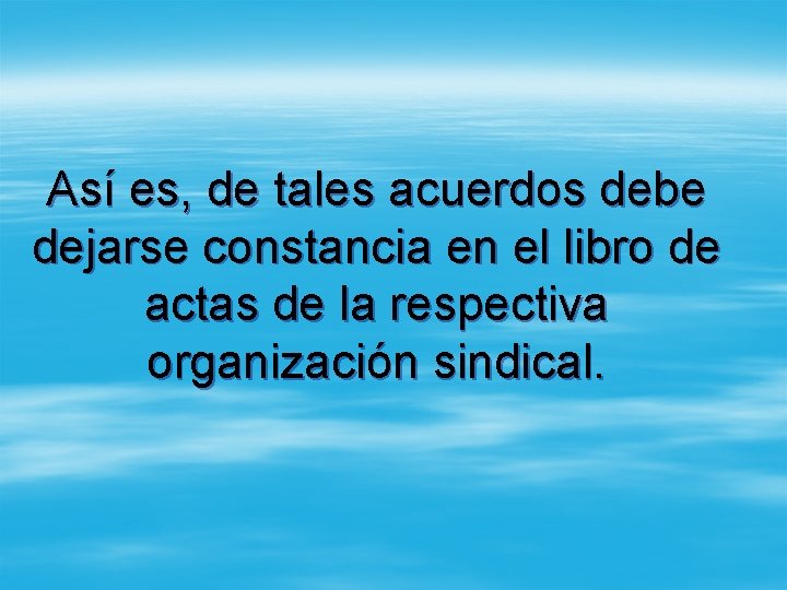 Así es, de tales acuerdos debe dejarse constancia en el libro de actas de