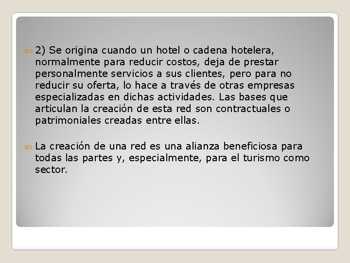 2) Se origina cuando un hotel o cadena hotelera, normalmente para reducir costos,