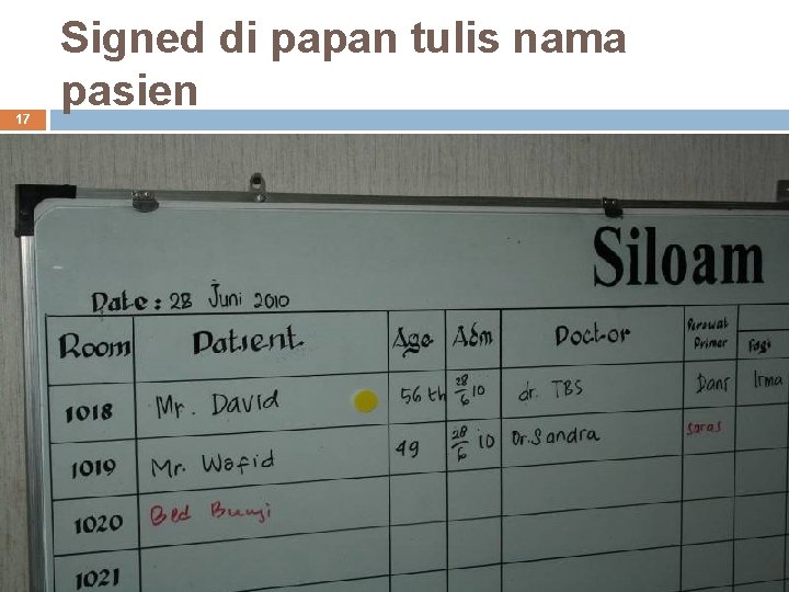 17 Signed di papan tulis nama pasien 