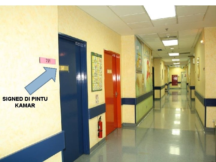 18 SIGNED DI PINTU KAMAR 