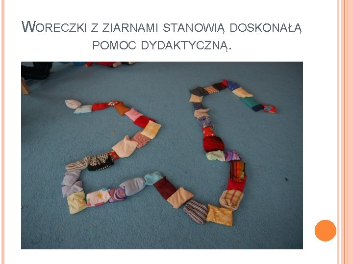 WORECZKI Z ZIARNAMI STANOWIĄ DOSKONAŁĄ POMOC DYDAKTYCZNĄ. 