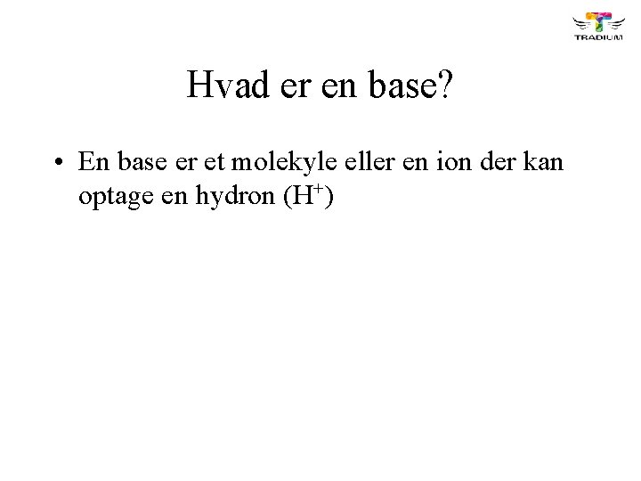 Hvad er en base? • En base er et molekyle eller en ion der