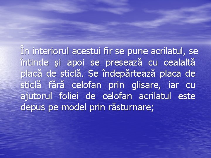 În interiorul acestui fir se pune acrilatul, se întinde şi apoi se presează cu În interiorul acestui fir se pune acrilatul, se întinde şi apoi se presează cu