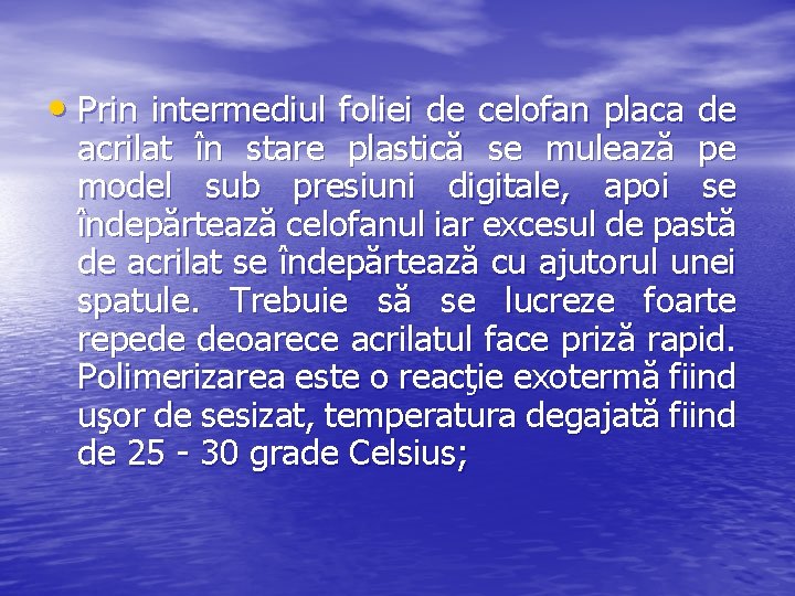 • Prin intermediul foliei de celofan placa de acrilat în stare plastică se • Prin intermediul foliei de celofan placa de acrilat în stare plastică se