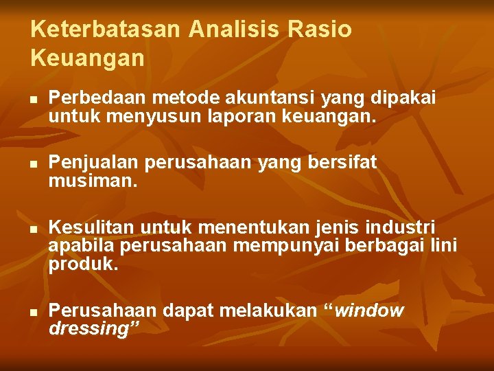 Keterbatasan Analisis Rasio Keuangan n n Perbedaan metode akuntansi yang dipakai untuk menyusun laporan