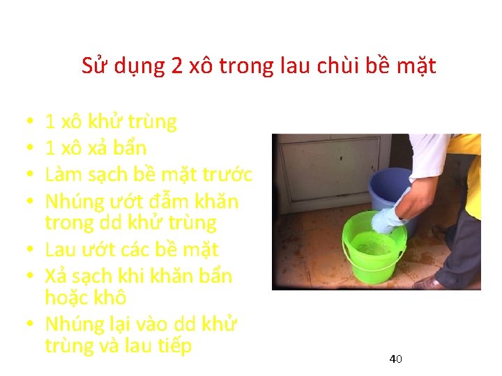 Sử dụng 2 xô trong lau chùi bề mặt 1 xô khử trùng 1