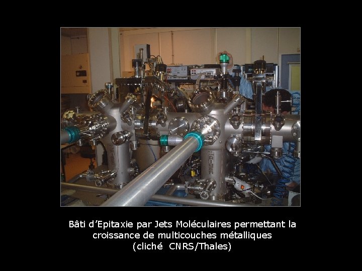 Bâti d’Epitaxie par Jets Moléculaires permettant la croissance de multicouches métalliques (cliché CNRS/Thales) 