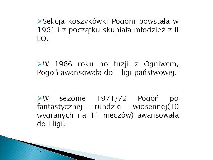 ØSekcja koszykówki Pogoni powstała w 1961 i z początku skupiała młodzież z II LO.