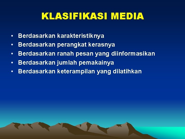 KLASIFIKASI MEDIA • • • Berdasarkan karakteristiknya Berdasarkan perangkat kerasnya Berdasarkan ranah pesan yang