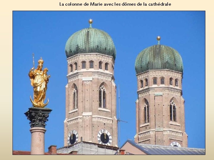 La colonne de Marie avec les dômes de la cathédrale 