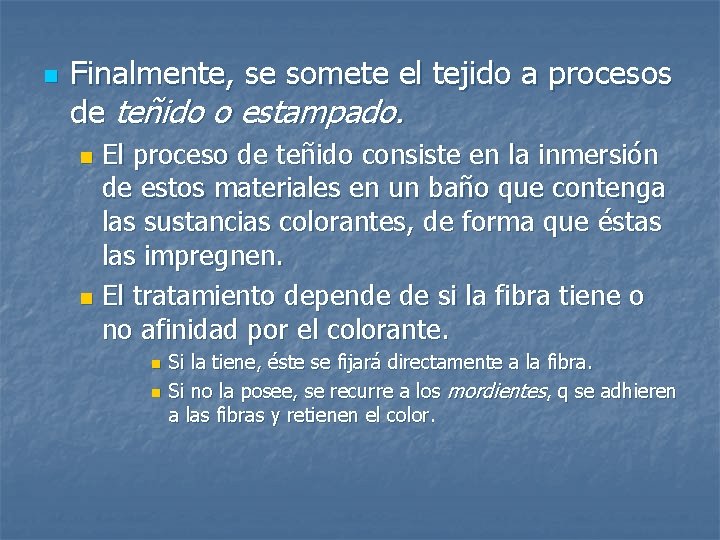 n Finalmente, se somete el tejido a procesos de teñido o estampado. El proceso