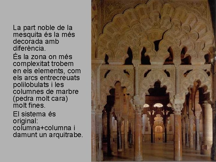 La part noble de la mesquita és la més decorada amb diferència. És la