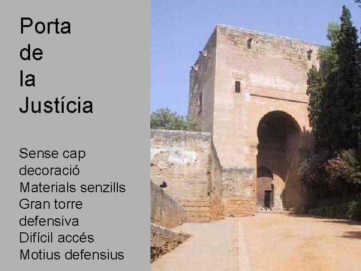 Porta de la Justícia Sense cap decoració Materials senzills Gran torre defensiva Difícil accés