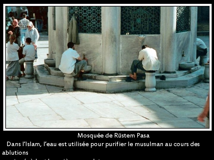  Mosquée de Rüstem Pasa Dans l’Islam, l’eau est utilisée pour purifier le musulman