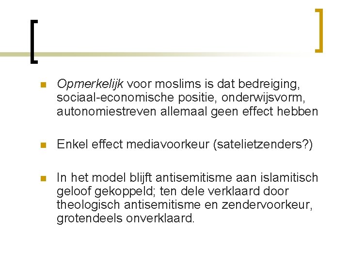 n Opmerkelijk voor moslims is dat bedreiging, sociaal-economische positie, onderwijsvorm, autonomiestreven allemaal geen effect