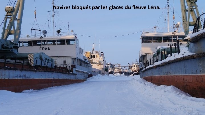 Navires bloqués par les glaces du fleuve Léna. 