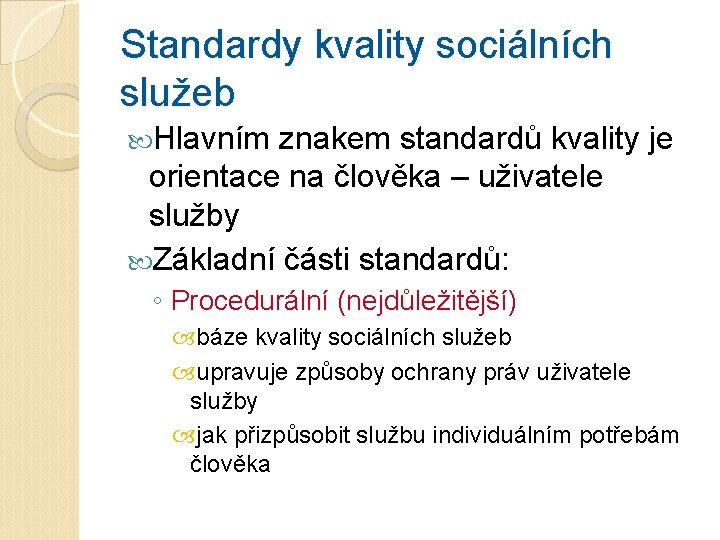 Standardy kvality sociálních služeb Hlavním znakem standardů kvality je orientace na člověka – uživatele