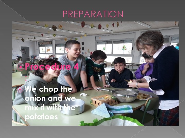 PREPARATION ⦿ Procedure 4 : ⦿ We chop the onion and we mix it