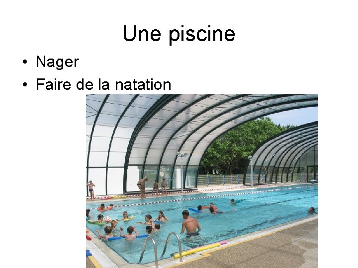 Une piscine • Nager • Faire de la natation 