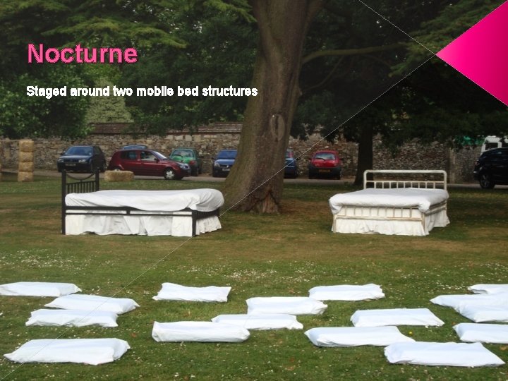 Nocturne Staged around two mobile bed structures 