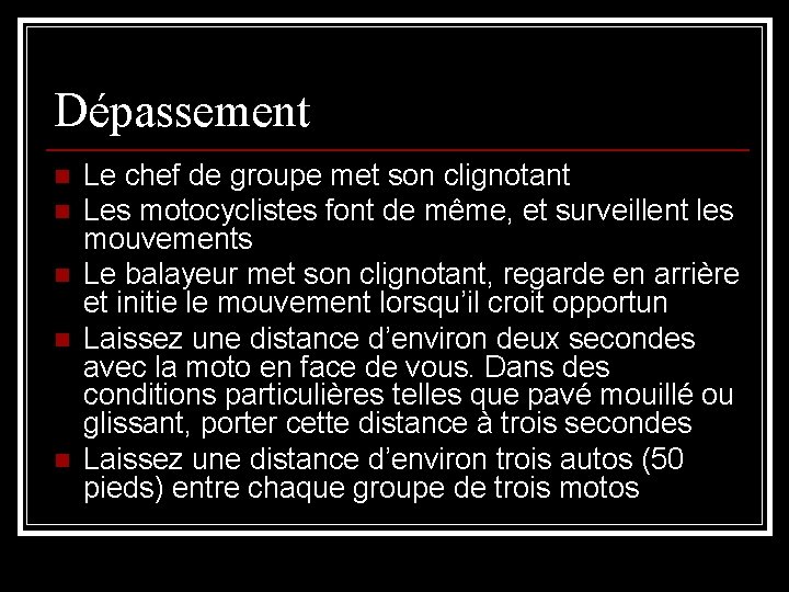 Dépassement n n n Le chef de groupe met son clignotant Les motocyclistes font