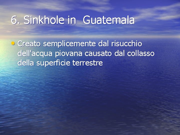 6. Sinkhole in Guatemala • Creato semplicemente dal risucchio dell'acqua piovana causato dal collasso