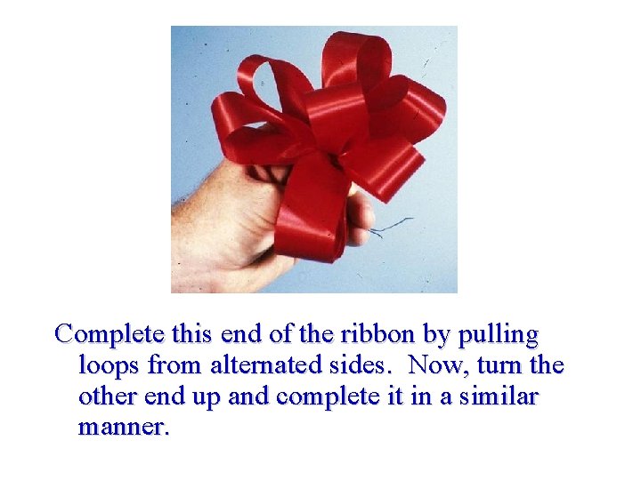 Complete this end of the ribbon by pulling loops from alternated sides. Now, turn