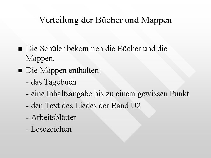 Verteilung der Bücher und Mappen n n Die Schüler bekommen die Bücher und die